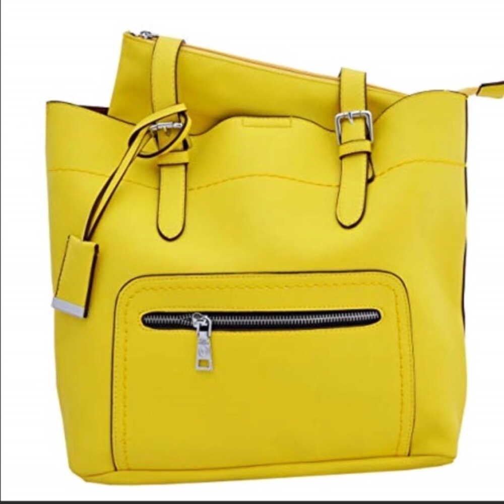 NWT Retail! Lemon Tote w/matching make-up bag! 🍋